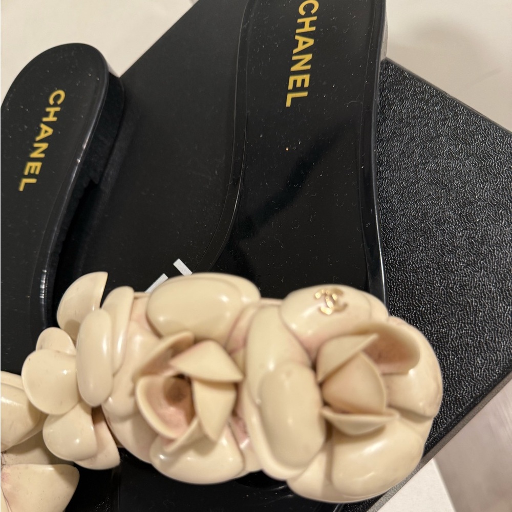 Chanel slides - Picture 3 of 10